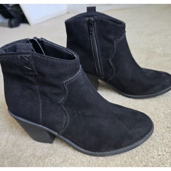 Black faux Suede Booties Size 8.5 - Like new - Picture 9 of 14